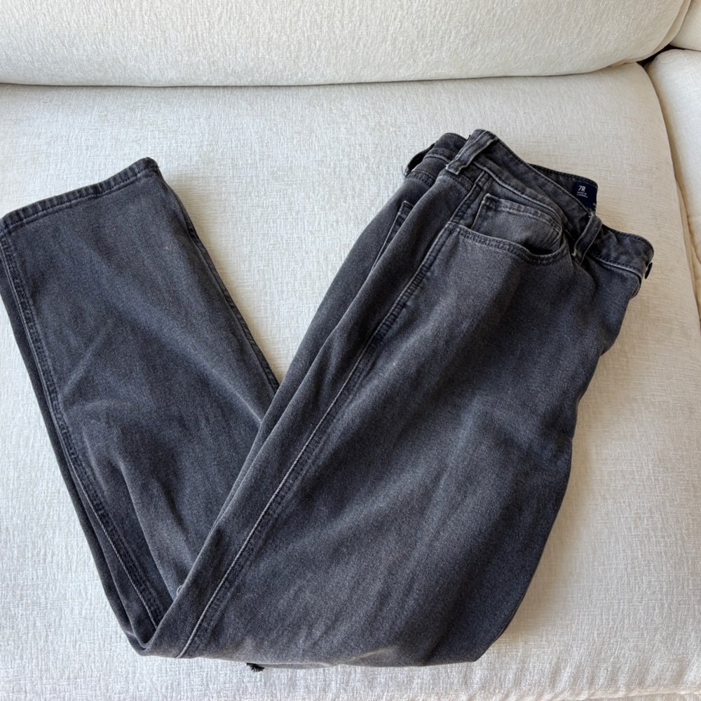 HOLLISTER ULTRA HIGH RISE MOM JEANS